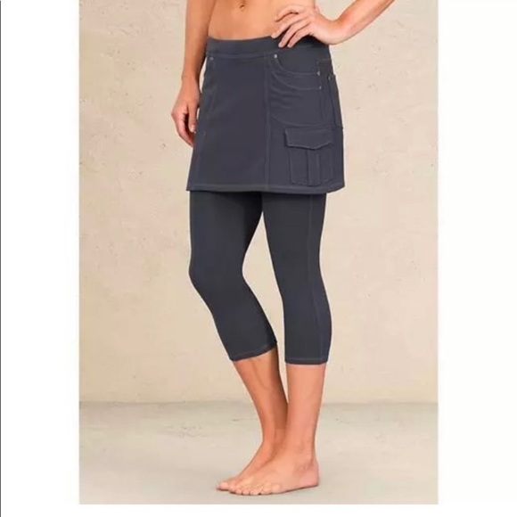 Athleta Bettona 2-in-1 skirt with capri leggings size XS - Picture 2 of 6